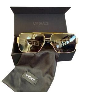 Versace Greca Navigator Sunglasses Gold Metal Italy w Case Luxe Designer
